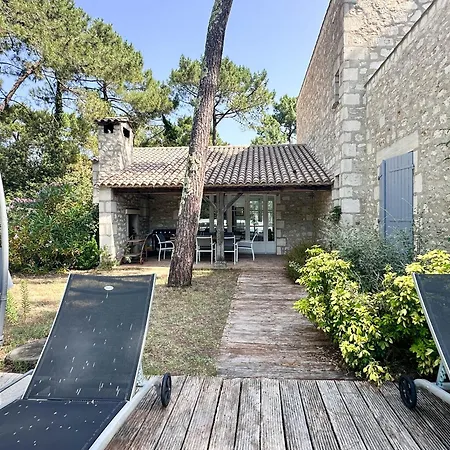 Charentaise Avec Piscine Pour 8 Personnes A La Palmyre - Fr-1-705-103 * Les Mathes