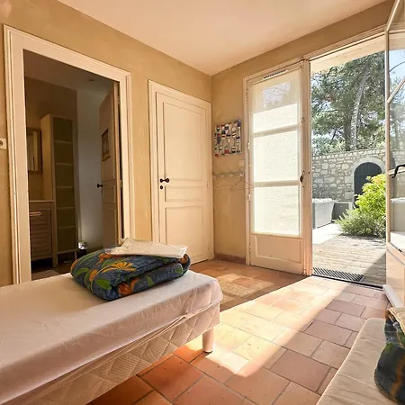 Charentaise Avec Piscine Pour 8 Personnes à La Palmyre - Fr-1-705-103