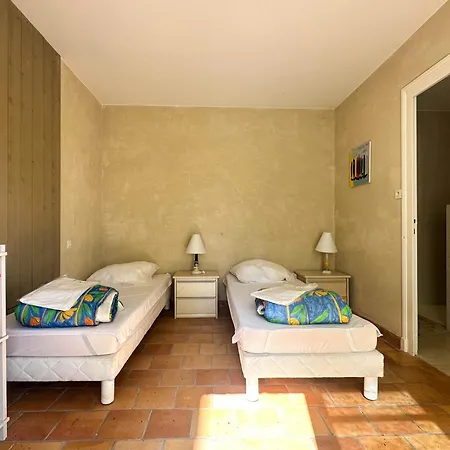 Charentaise Avec Piscine Pour 8 Personnes A La Palmyre - Fr-1-705-103 * Les Mathes