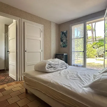 Villa Charentaise Avec Piscine Pour 8 Personnes A La Palmyre - Fr-1-705-103
