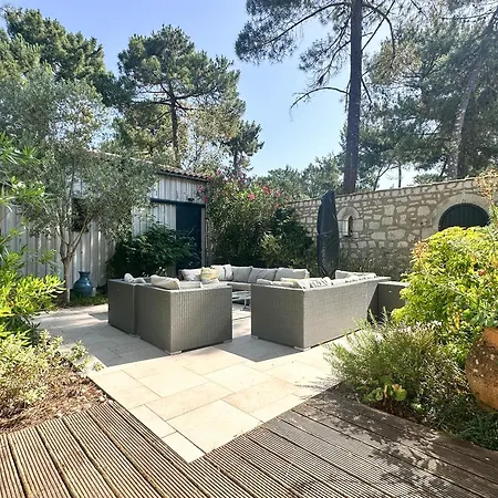 Villa Charentaise Avec Piscine Pour 8 Personnes à La Palmyre - Fr-1-705-103 *