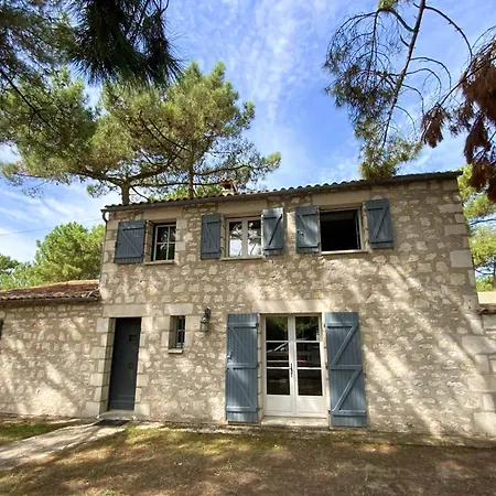Charentaise Avec Piscine Pour 8 Personnes A La Palmyre - Fr-1-705-103 * Les Mathes